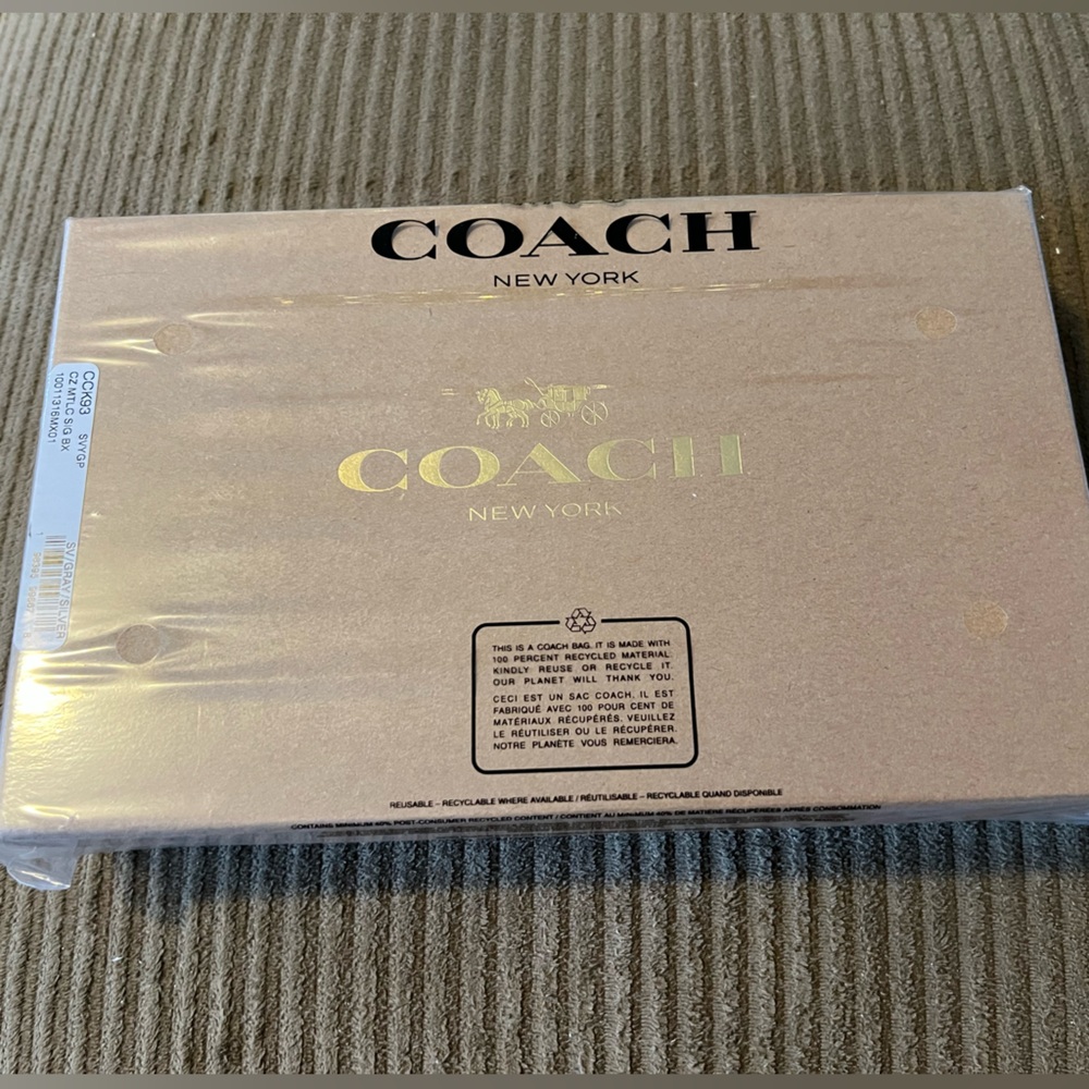 Coach Boxed Corner Zip Wristlet
In Signature Canvas With Charms nwt - Picture 2 of 4